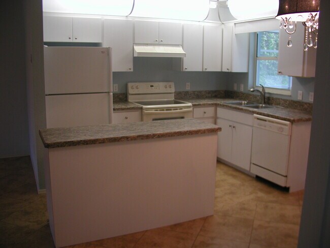 Building Photo - 2643 Atwater Dr