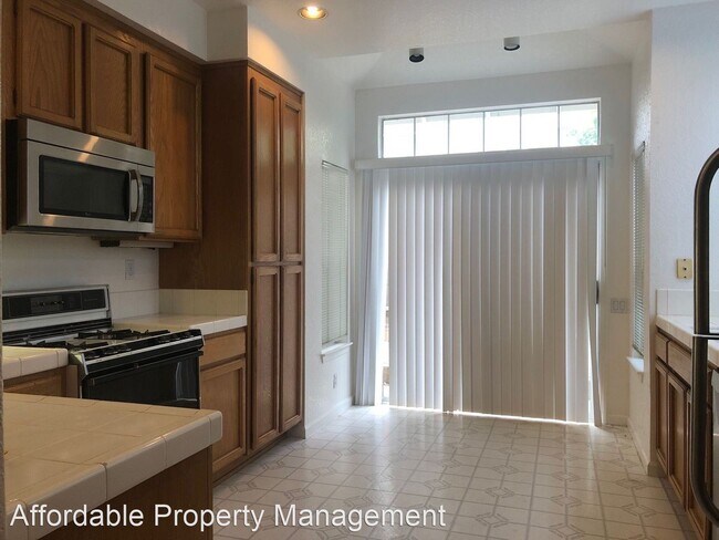 Foto del edificio - 2 br, 2.5 bath House - 5360 Shattuck Avenue