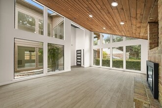 Building Photo - 3010 Manila Ln