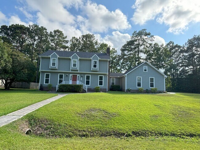 Building Photo - Pretty on Pine Valley