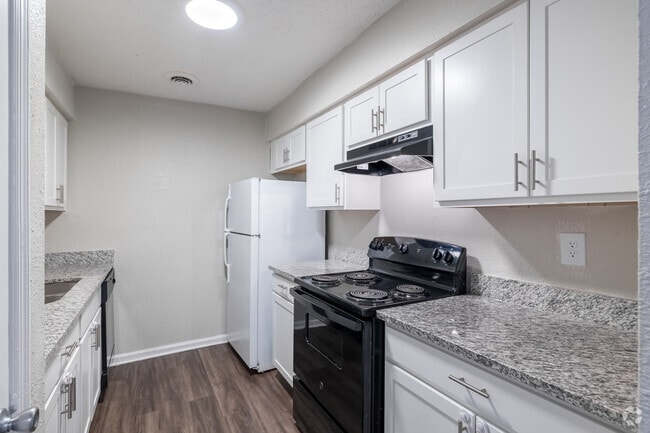 2BR, 2BA - 1,007SF - Kitchen - The Clara Apartments