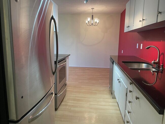 Photo du bâtiment - 2 Bed 1 Bath Unit in Olds, AB