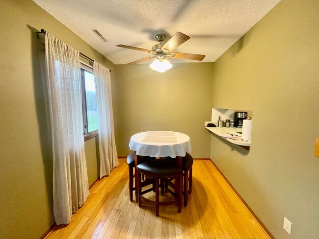 Foto del edificio - One Bedroom Condo in Kalamazoo