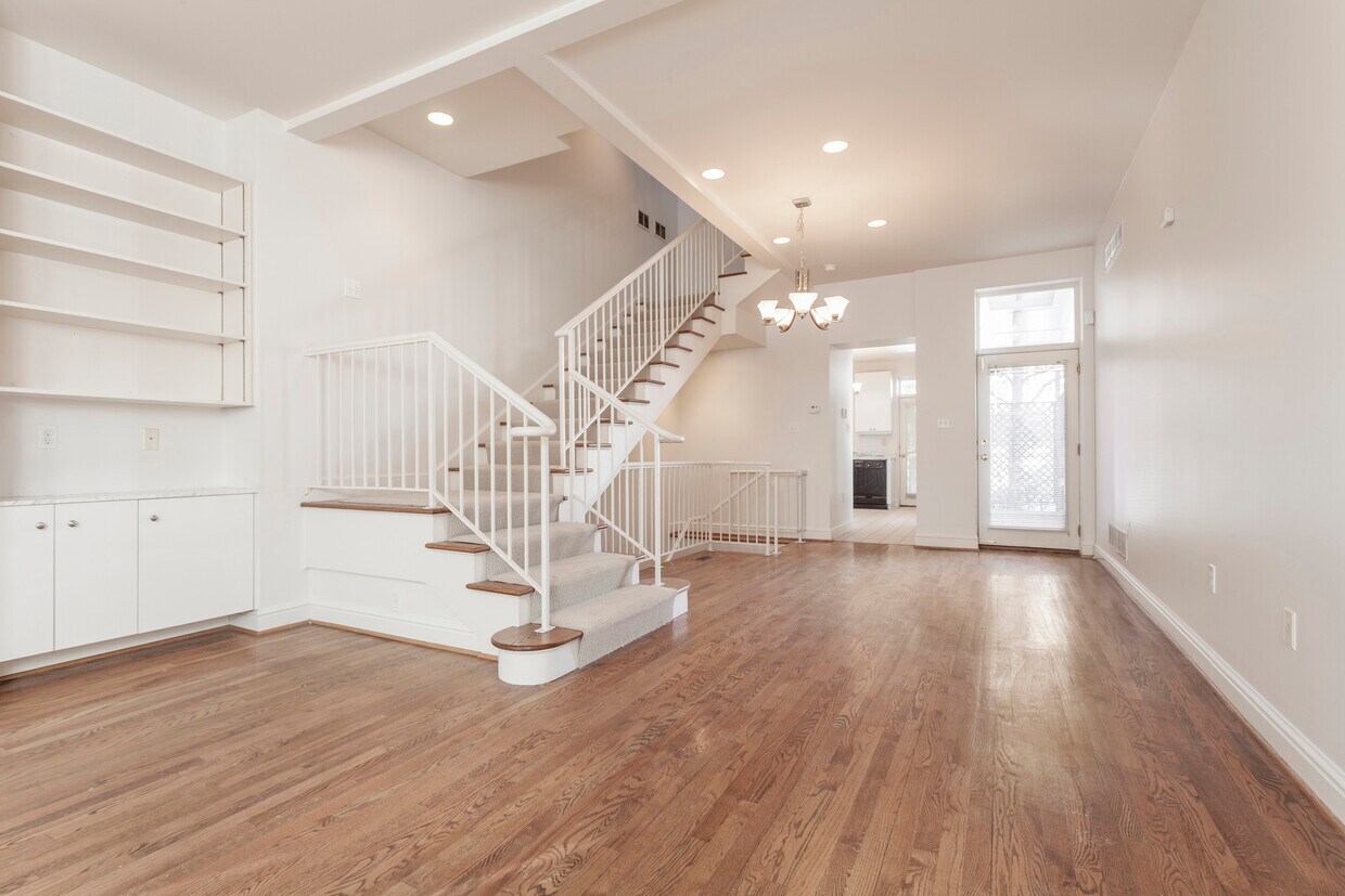 Primary Photo - 326 Hailman St