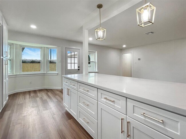 Building Photo - 9603 Philmont Dr
