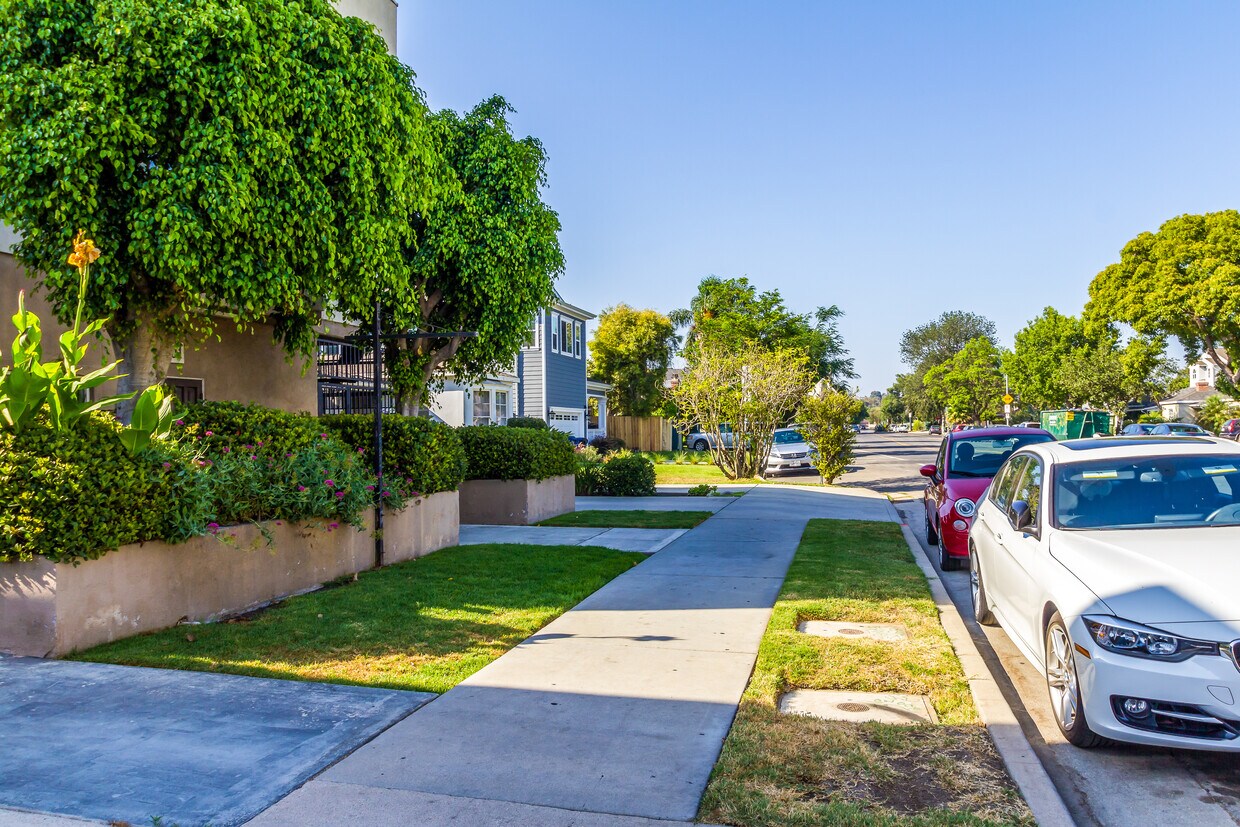Quiet neighborhood near Culver City - 3101 Bagley Ave