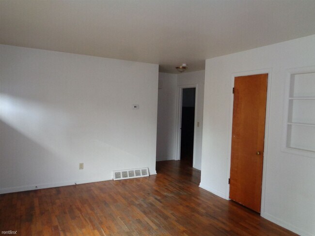 Building Photo - 2 br, 1 bath  - 8008 Oakside St