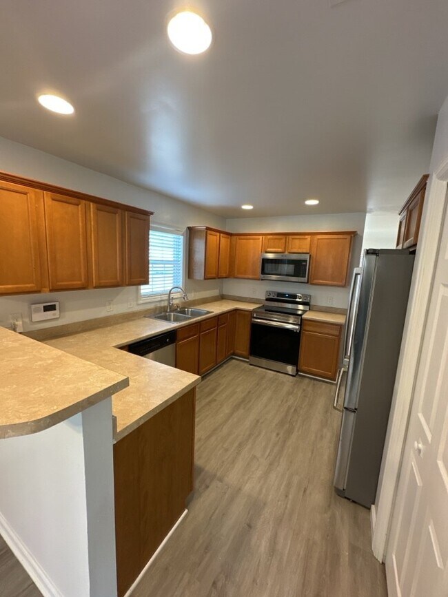 Foto del edificio - Beautiful 4 Bedroom, 2.5 Bath Home - 510 B...