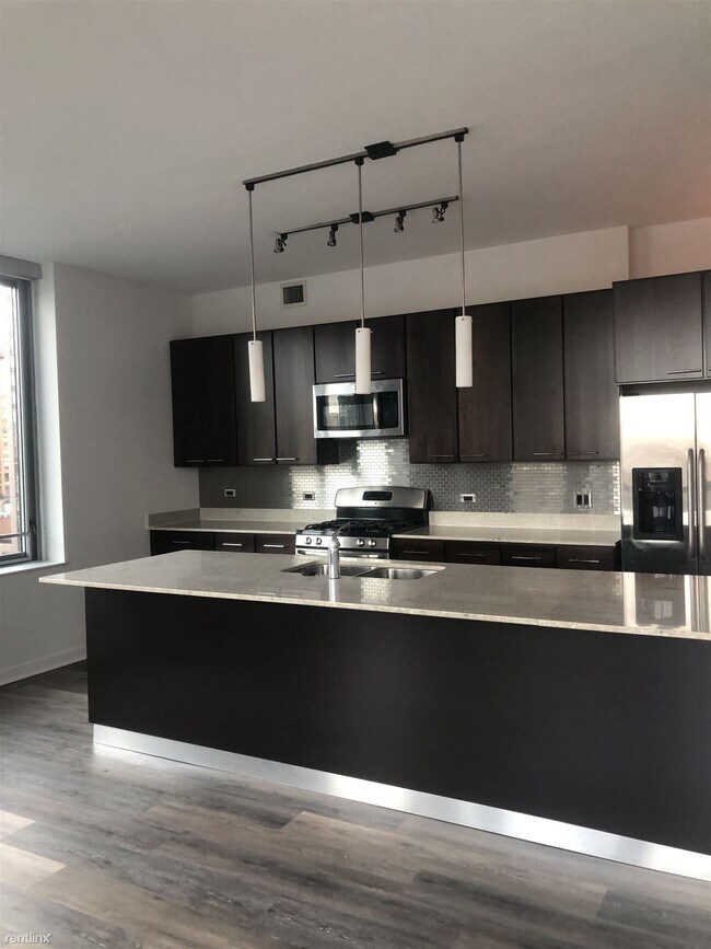 Building Photo - 1 br, 1 bath  - 420 W Huron St Apt 1504