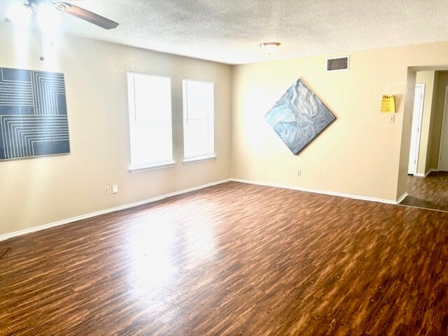 Foto del edificio - Townhouse! 2 bedroom 2.5 bath 2 car garage!