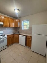 Building Photo - 160-10 75th Rd