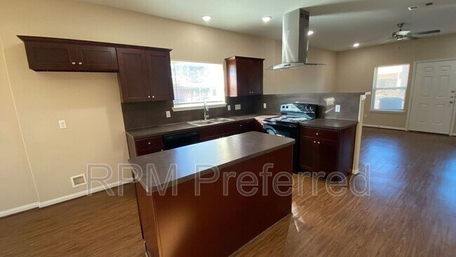 Foto del edificio - 4310 Larkspur St