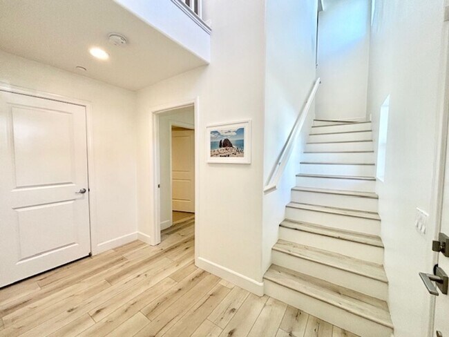 Foto del edificio - 4 Bedroom + 3.5 Bathroom Townhome | The Westerlies | Unfurnished