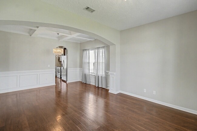 Building Photo - 976 Oak Crest Dr