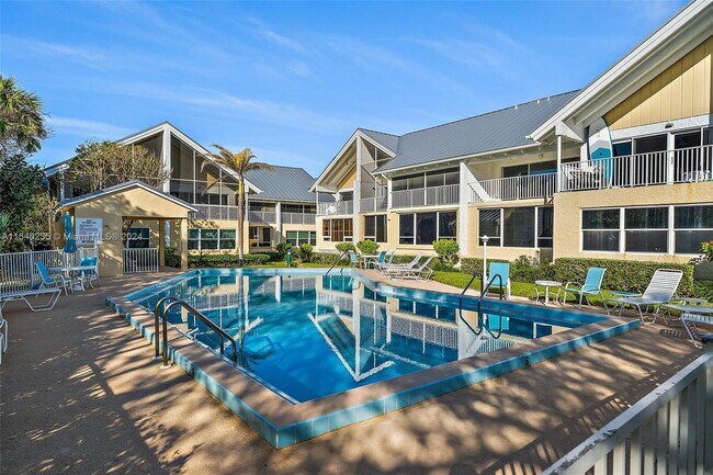 Foto del edificio - 245 NE MacArthur Blvd