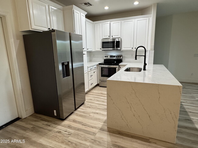 Building Photo - 7580 E Earll Dr