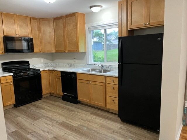 Building Photo - 35W534 Fox River Dr