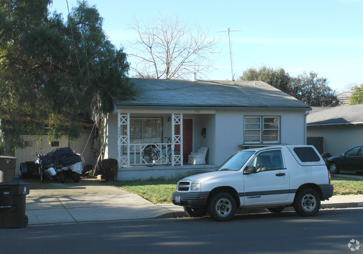Building Photo - The Montecito Apartments