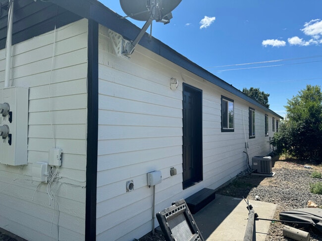 Building Photo - 1506 N Mary St