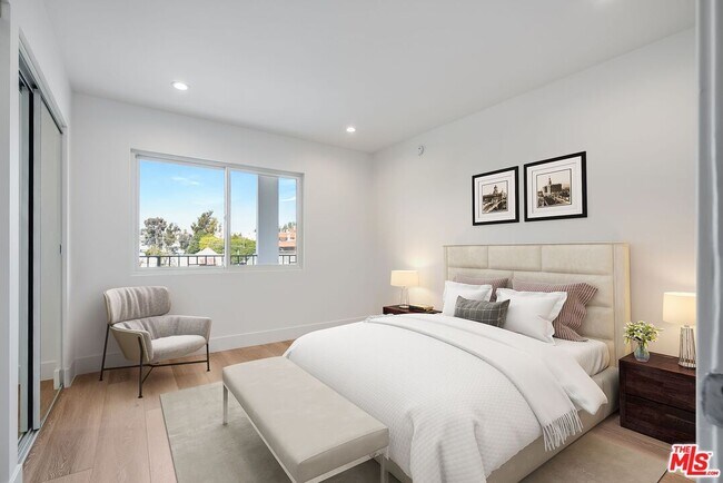 Foto del edificio - 11675 Darlington Ave