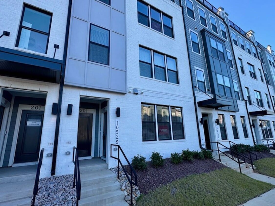 Primary Photo - Modern Elegance in Prime North Raleigh!