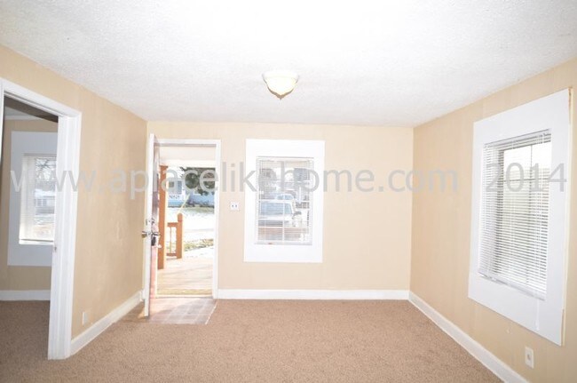 Foto del edificio - 302 E 81st St