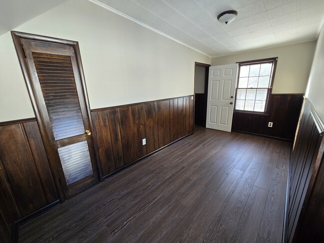 Building Photo - 1305 Collegewood St