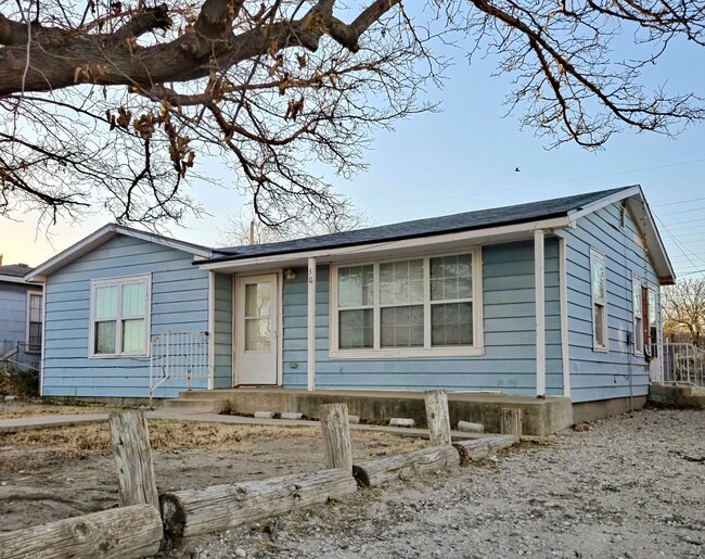 Foto del edificio - Cozy 2 Bed 1 Bath In Northeast Lubbock