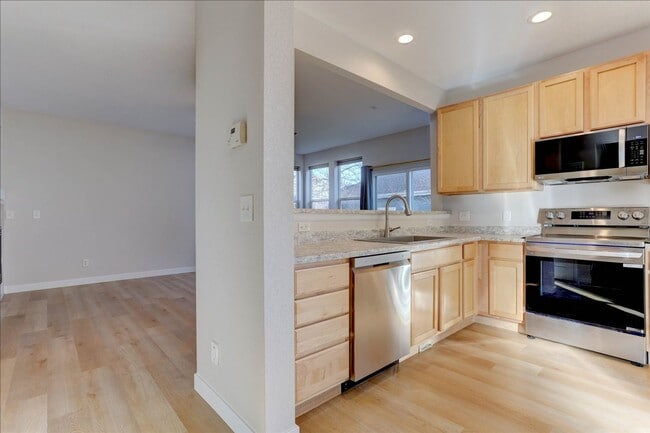 Foto del edificio - Stunning 5-Bedroom Home in Desirable McKay Landing – Available Now!