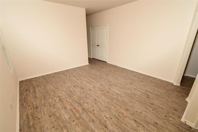 Foto del edificio - 3930 Silver Ranch Rd