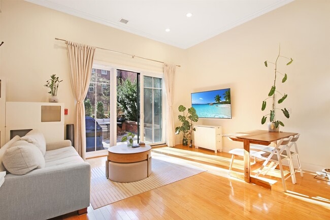 Building Photo - 61 Grand St