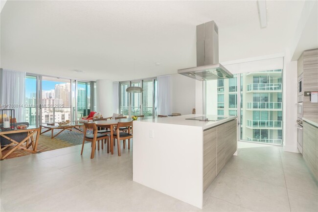 Foto del edificio - 300 Sunny Isles Blvd