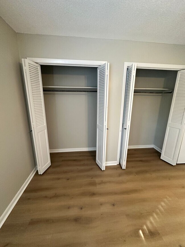 Foto del edificio - Beautiful 2 Bedroom 1.5 Bath Townhome!