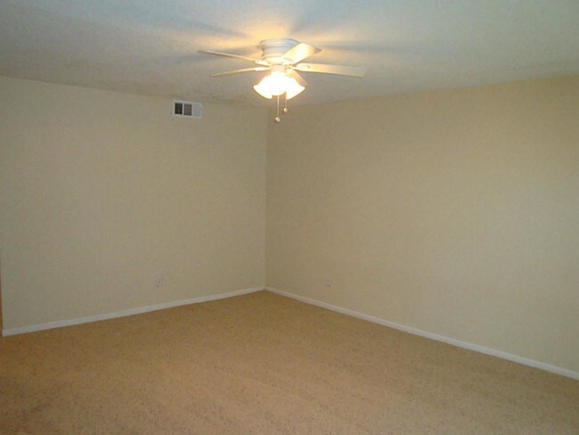 Foto del edificio - 2420 Miramar Ct