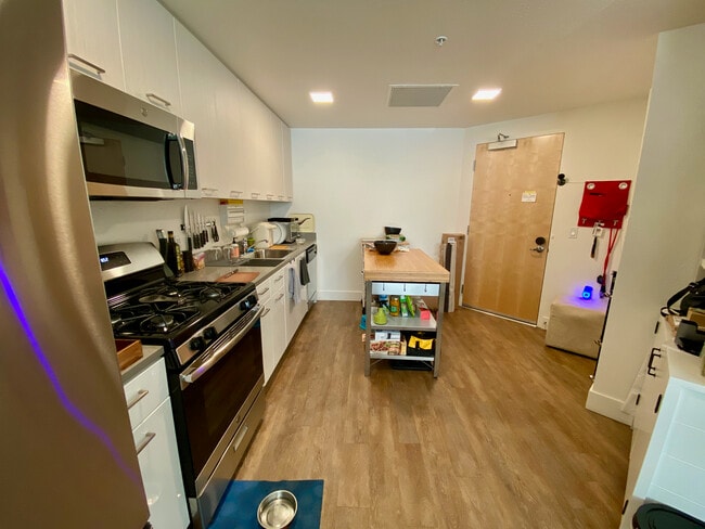 Kitchen - 3275 Peralta St