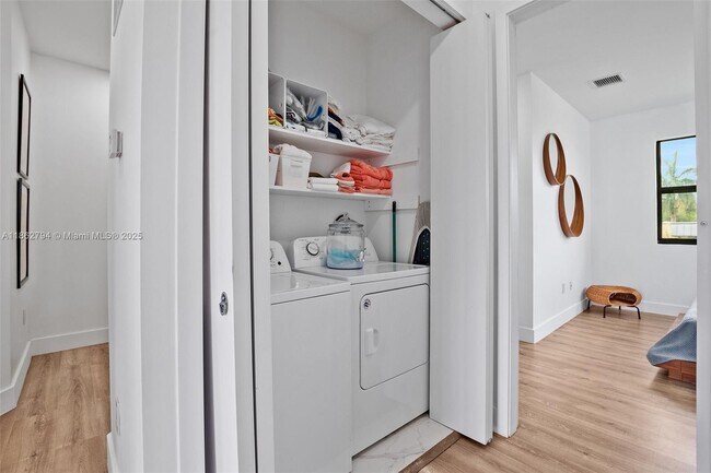 Foto del edificio - 6146 SW 36th Ct