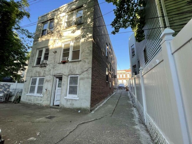 Building Photo - 13 Virginia Terrace