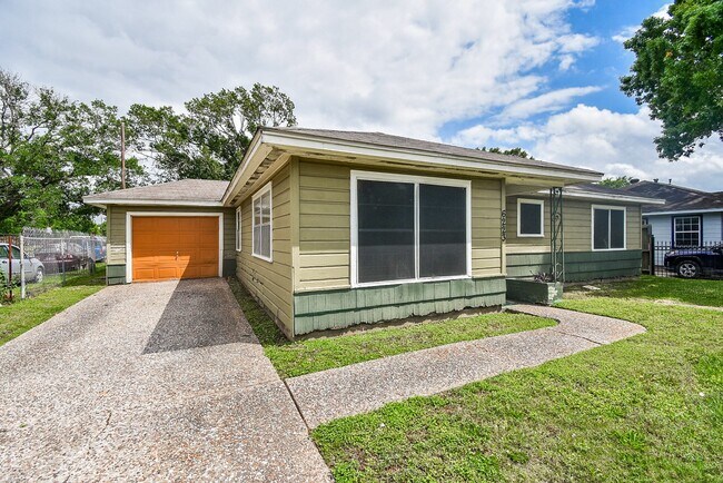 Foto del edificio - 6223 Wayland St