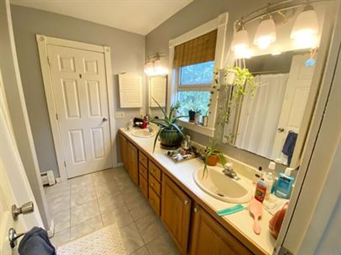 Primary Photo - 5 Calarco Ct - 1 Burlington, VT 05401