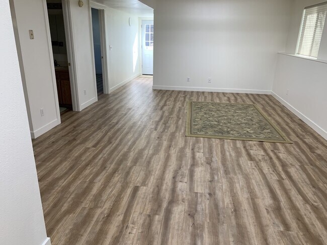sala de estar - 550 E Ash St