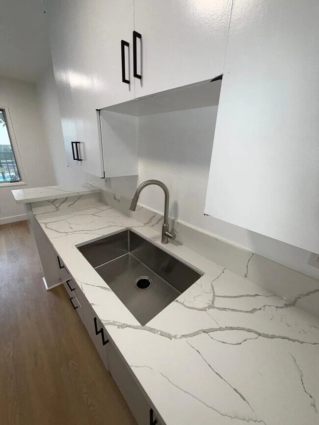 Foto del edificio - 1263 Hayworth Ave