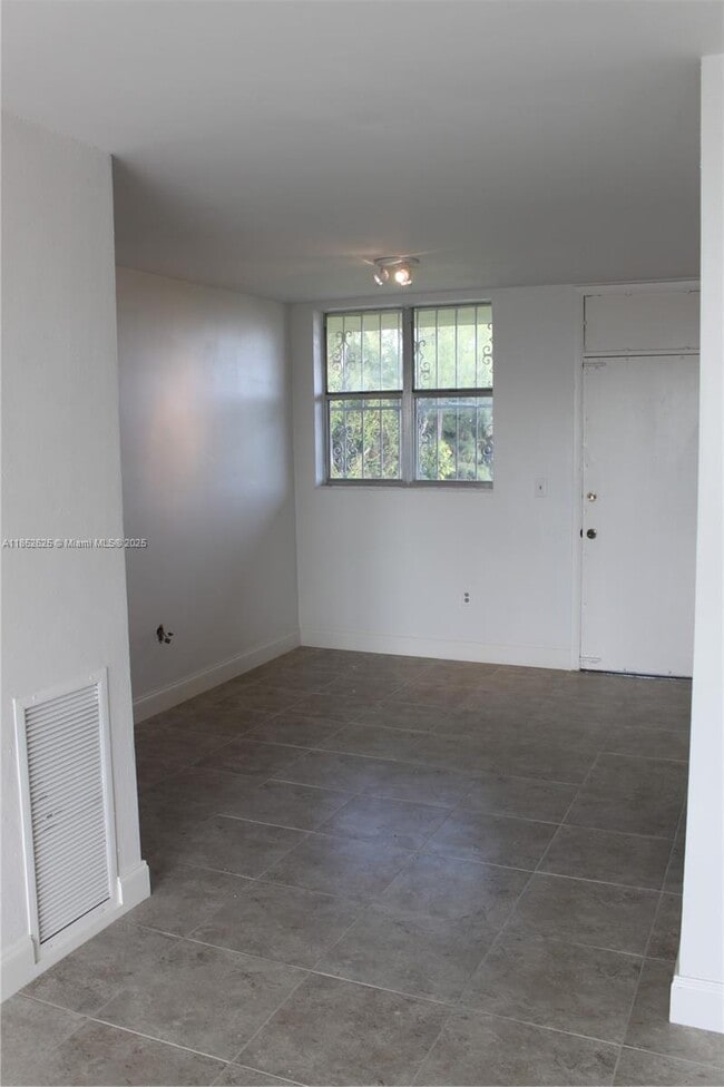 Foto del edificio - 1475 NE 125th Terrace
