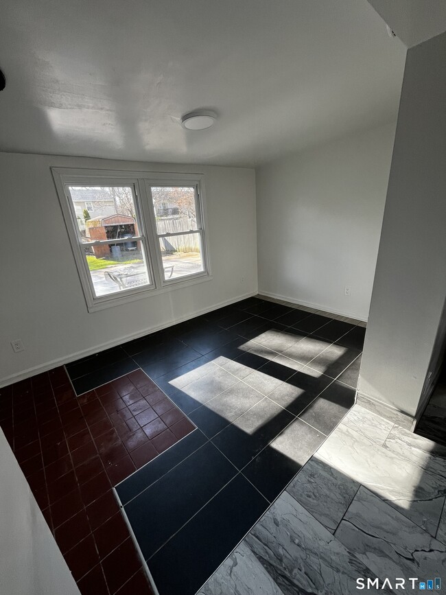 Building Photo - 57 Wayne Dr