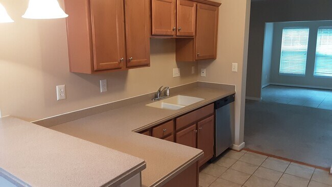 Building Photo - Beautiful three bedroom two-and-a-half bat...
