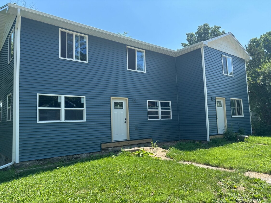 Photo - 13701 Main St (Bath, MI)