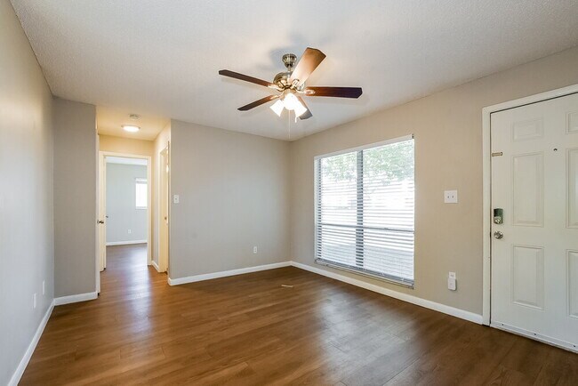 Foto del edificio - 9556 Brimton Dr