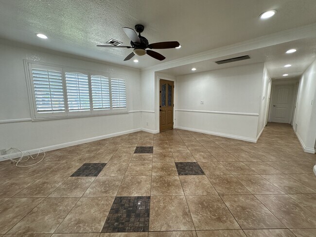 Foto del edificio - 4611 Harrison St