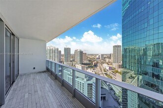 Building Photo - 200 Biscayne Blvd Way
