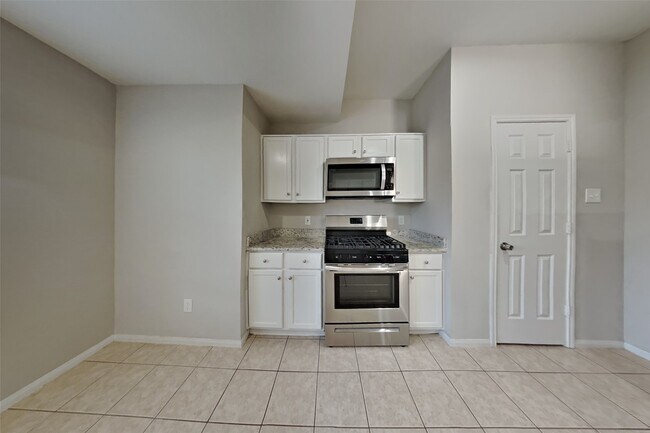 Foto del edificio - 20430 White Poplar Dr