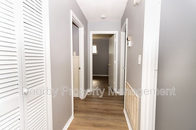 Building Photo - 2907 Kendale Dr